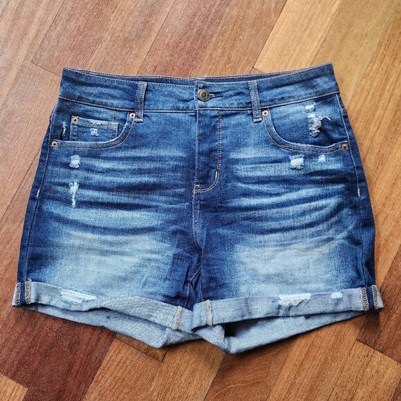 Time And Tru Mid-Rise Rolled Ripped Shorts Size 8 - Picture 2 of 11
